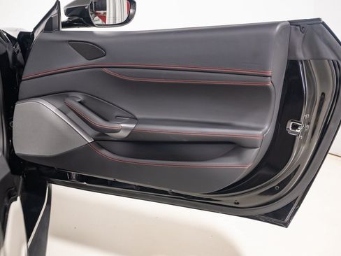 Used 2019 Ferrari Portofino RWD image 31
