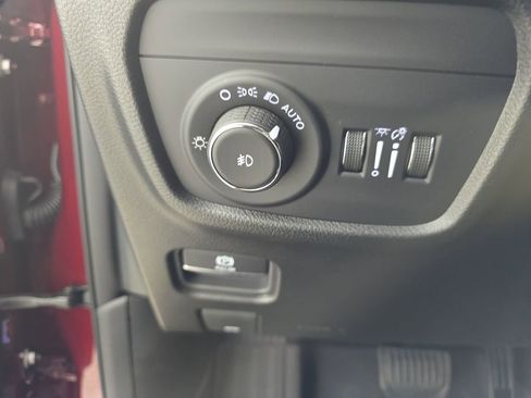 Used 2024 Jeep Grand Cherokee Limited w/ Luxury Tech Group II image 29