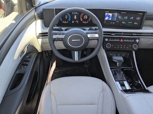 New 2026 Hyundai Tucson SEL image 18