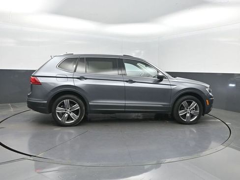 Used 2021 Volkswagen Tiguan SE AWD/4WD image 32