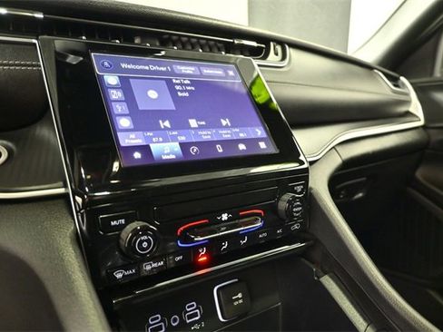 Used 2025 Jeep Grand Cherokee L Laredo image 24