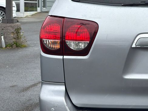 Used 2019 Toyota Sequoia Limited w/ Safety & Convenience Package AWD/4WD image 28