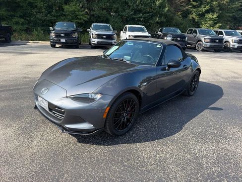 Used 2017 MAZDA MX-5 Miata Club w/ Brembo/BBS Package RWD image 7