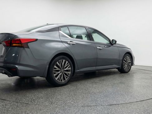 Used 2025 Nissan Altima 2.5 SV image 9