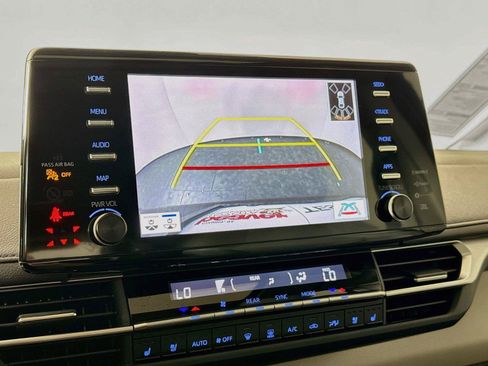 Used 2023 Toyota Sienna Limited FWD image 25