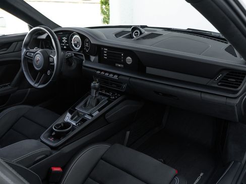 Used 2022 Porsche 911 GT3 RWD image 17