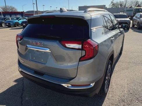 Used 2023 GMC Terrain SLT w/ Infotainment Package II FWD image 11