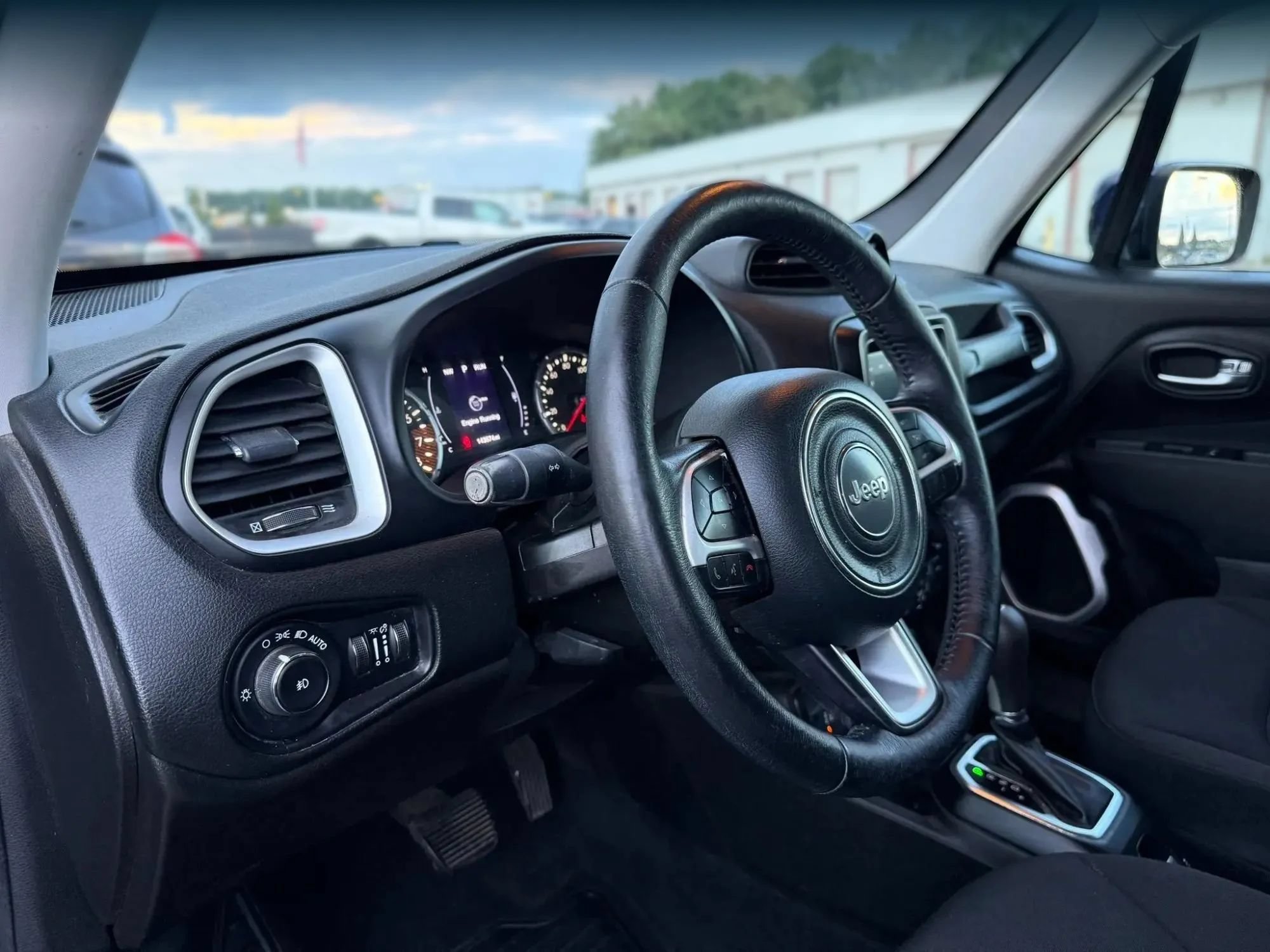 Used 2020 Jeep Renegade Latitude w/ Cold Weather Group AWD/4WD image 17