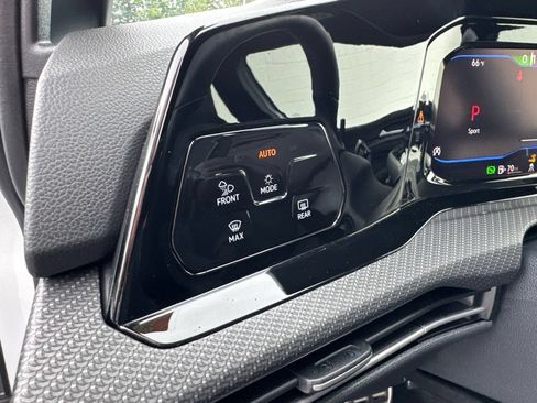Certified 2024 Volkswagen Golf R AWD/4WD image 19