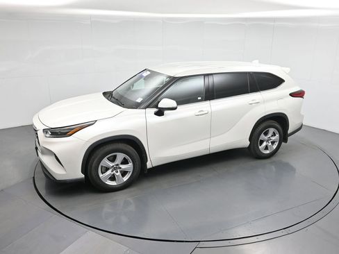 Used 2021 Toyota Highlander LE image 46