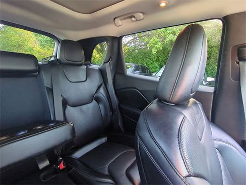 Used 2021 Jeep Cherokee Limited image 15