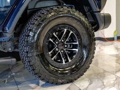 Used 2025 Jeep Wrangler Unlimited Rubicon AWD/4WD image 74
