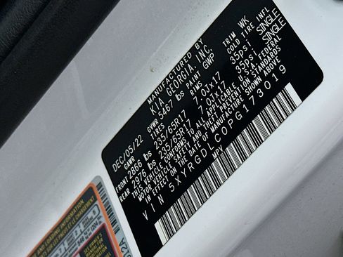 Used 2023 Kia Sorento LX image 12