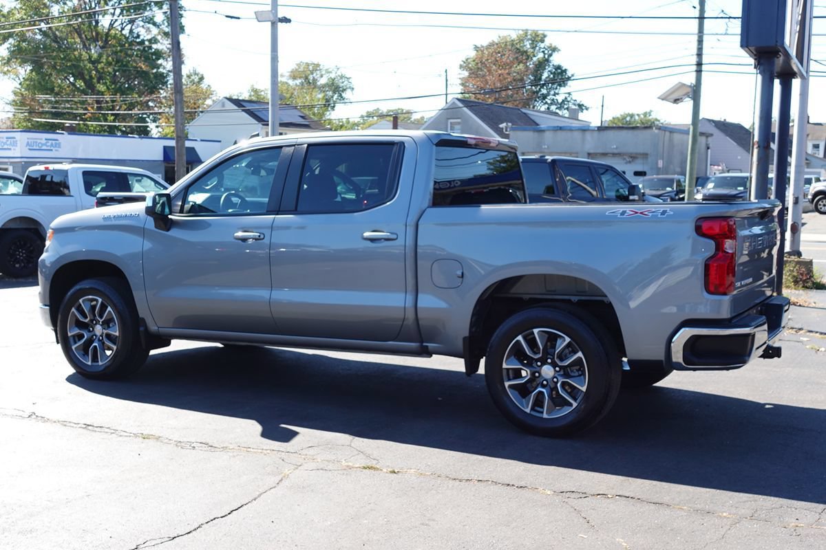 Used 2024 Chevrolet Silverado 1500 LT AWD/4WD image 2