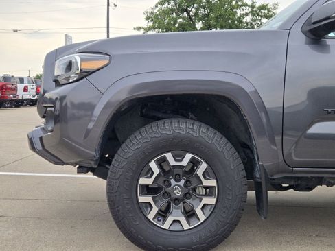 Used 2021 Toyota Tacoma TRD Sport w/ Technology Package AWD/4WD image 14