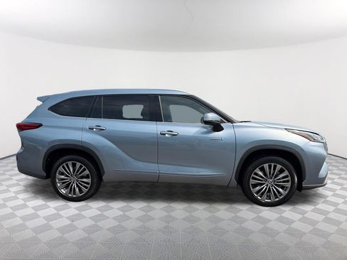 Used 2020 Toyota Highlander Platinum FWD image 4