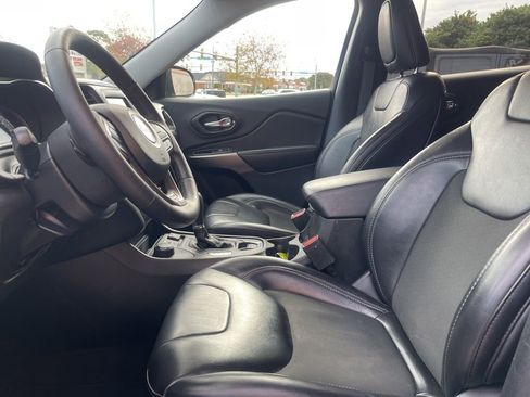 Used 2021 Jeep Cherokee Latitude Plus image 13