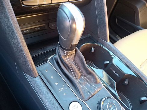 Used 2022 Volkswagen Atlas Cross Sport SEL Premium R-Line image 17