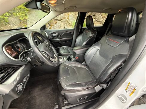 Used 2015 Jeep Cherokee Trailhawk w/ Comfort/Convenience Group AWD/4WD image 11