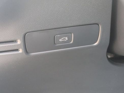 Used 2024 Volvo XC40 B5 Core AWD/4WD image 20
