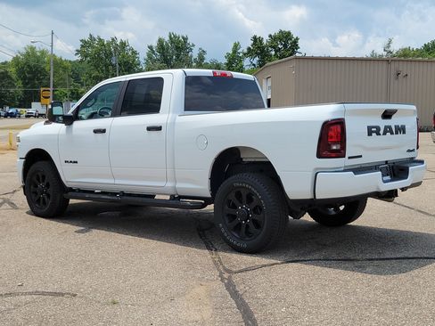 Used 2025 RAM 2500 Big Horn AWD/4WD image 3
