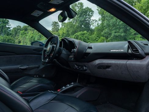 Used 2018 Ferrari 488 GTB RWD image 49