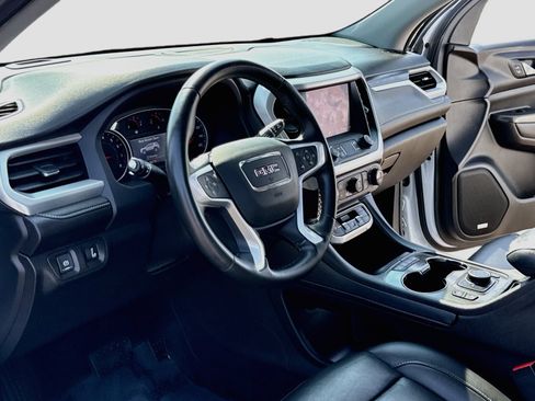 Used 2023 GMC Acadia SLT FWD image 4