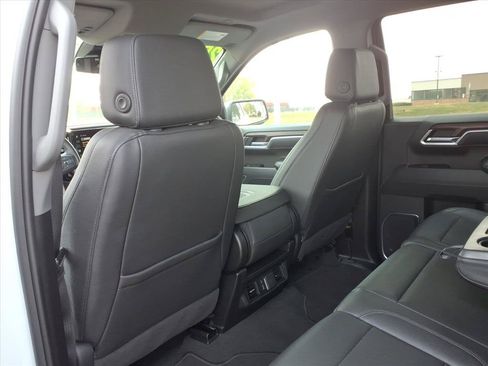 Used 2025 GMC Sierra 1500 SLT AWD/4WD image 27