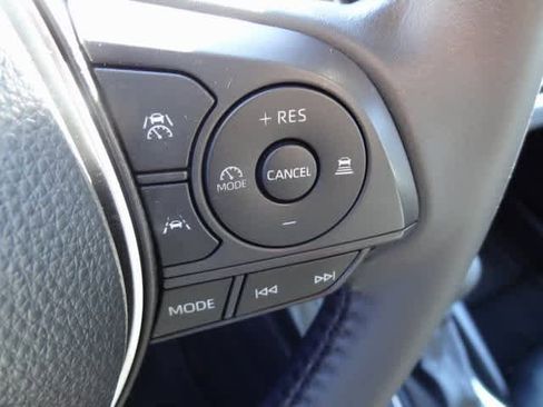 Used 2025 Toyota Corolla Cross XLE image 16