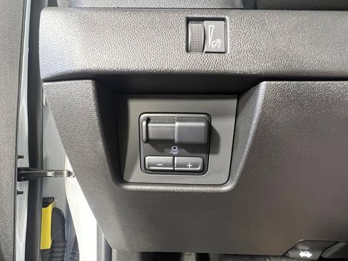 Used 2024 GMC Canyon Elevation w/ Convenience Package RWD image 29