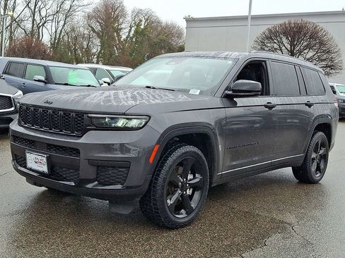 Used 2023 Jeep Grand Cherokee L Laredo image 4