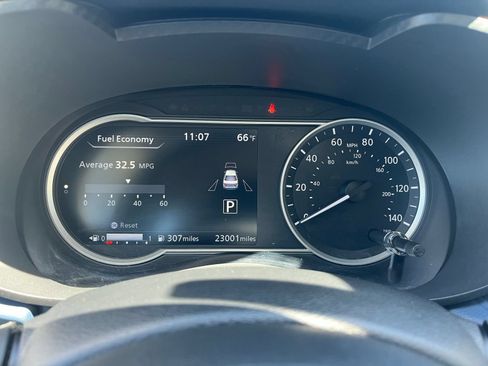 Used 2025 Nissan Versa SV FWD image 38