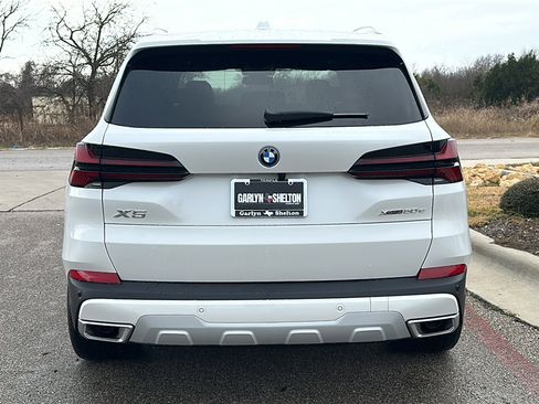 New 2026 BMW X5 xDrive50e image 7