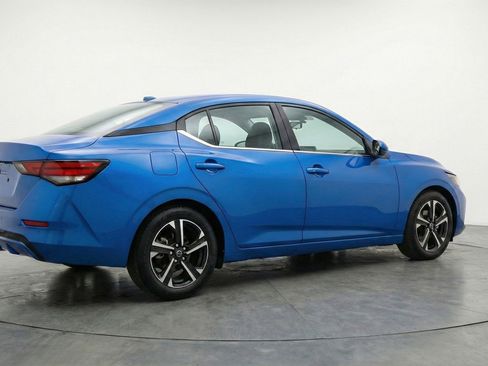 Used 2025 Nissan Sentra SV image 9
