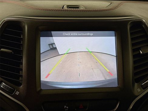 Used 2022 Jeep Cherokee Trailhawk image 6