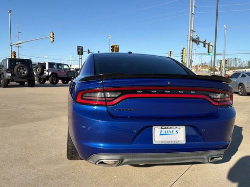 Used 2019 Dodge Charger SXT w/ Blacktop Package image 15