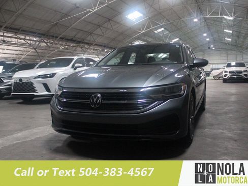 Used 2024 Volkswagen Jetta SE FWD image 3