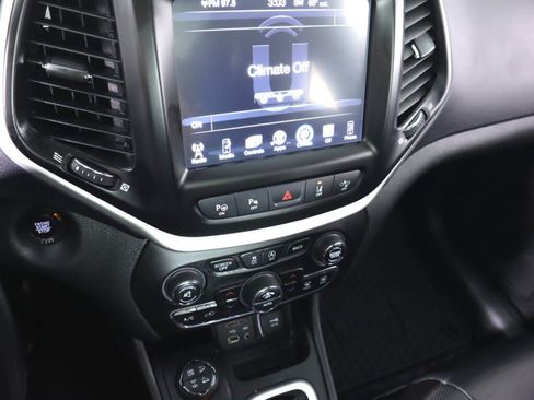 Used 2018 Jeep Cherokee Trailhawk w/ Quick Order Package 27L AWD/4WD image 15