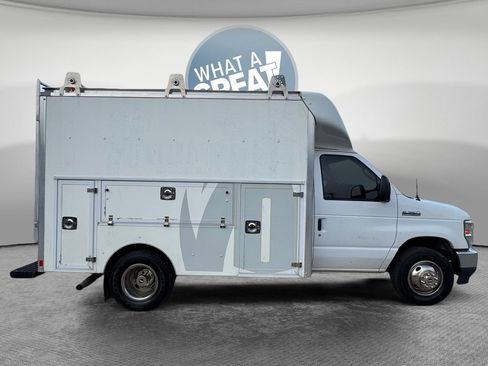 Used 2022 Ford E-350 and Econoline 350 Super Duty w/ Power Windows & Locks Group RWD image 2