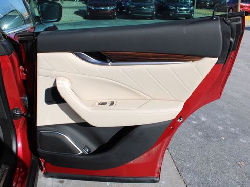 Used 2020 Maserati Levante S GranLusso image 24