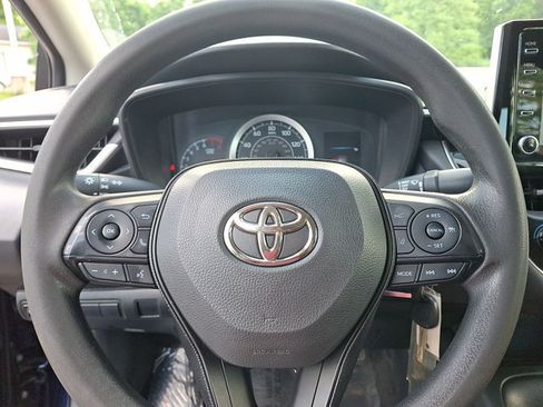 Used 2020 Toyota Corolla LE FWD image 17