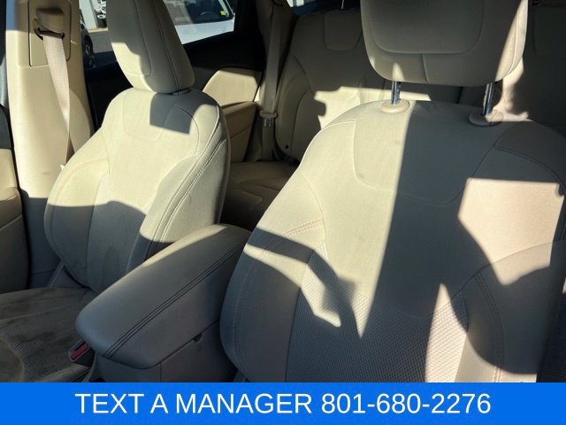 Used 2019 Jeep Cherokee Latitude w/ Cold Weather Group FWD image 19