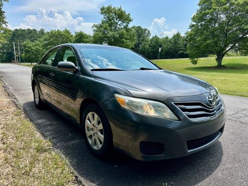 Used 2011 Toyota Camry LE w/ LE Extra-Value Pkg image 4