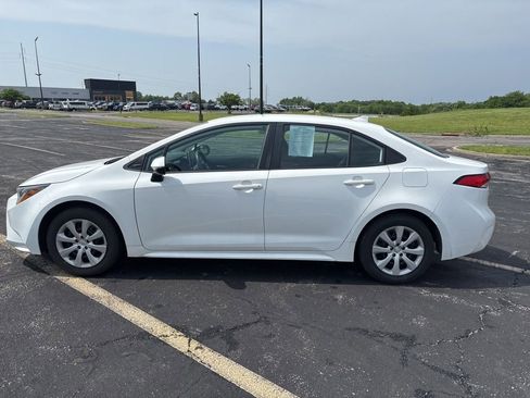 Used 2021 Toyota Corolla LE FWD image 8