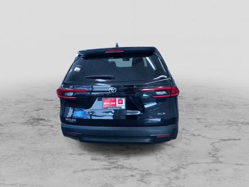 Used 2025 Toyota Grand Highlander AWD image 9