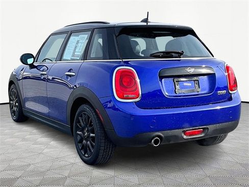 Used 2019 MINI Cooper 4-Door Hardtop w/ Signature Upholstery Package image 4