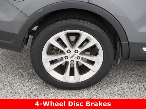 Used 2018 Ford Explorer XLT w/ Equipment Group 202A image 6