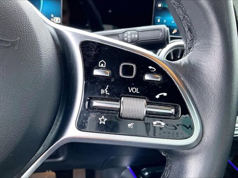 Used 2023 Mercedes-Benz GLB 250 image 20