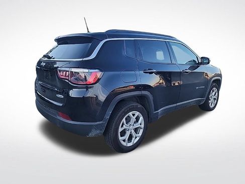 Used 2024 Jeep Compass Latitude AWD/4WD image 4