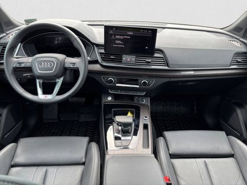 Used 2024 Audi Q5 e Premium Plus w/ Premium Plus Package image 13